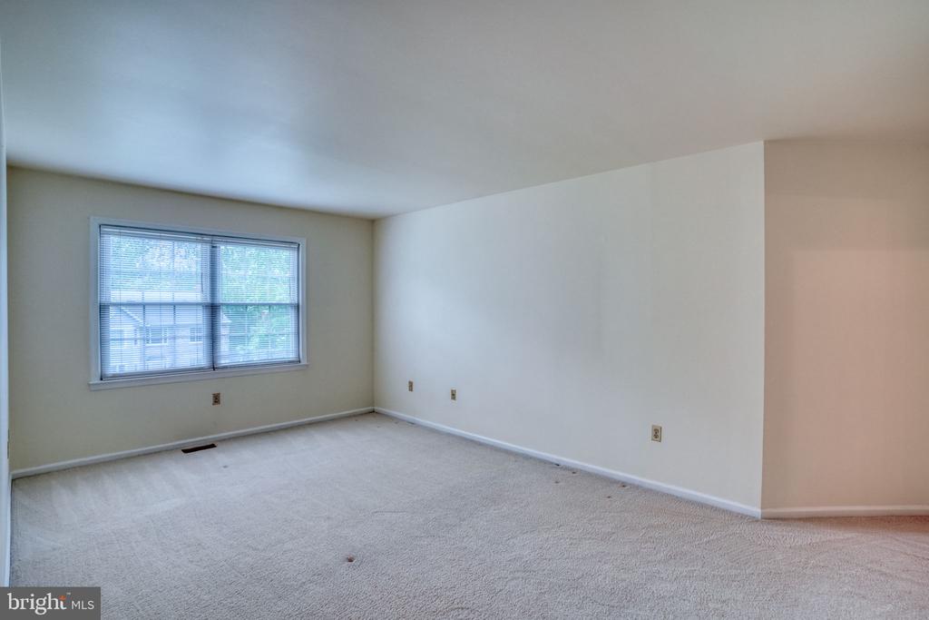 2 LILAC COURT