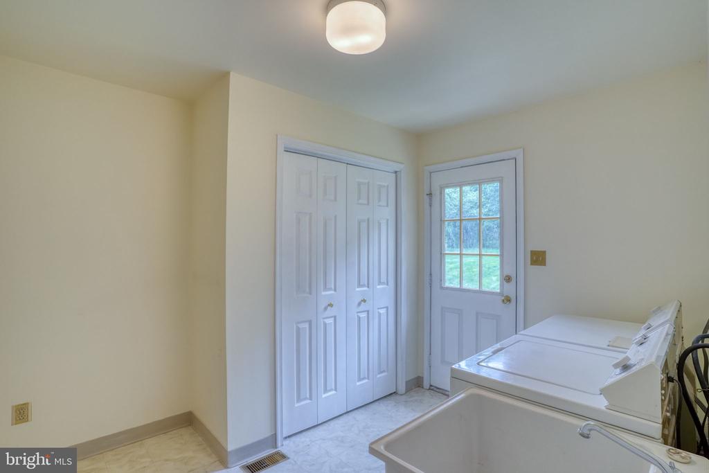 2 LILAC COURT