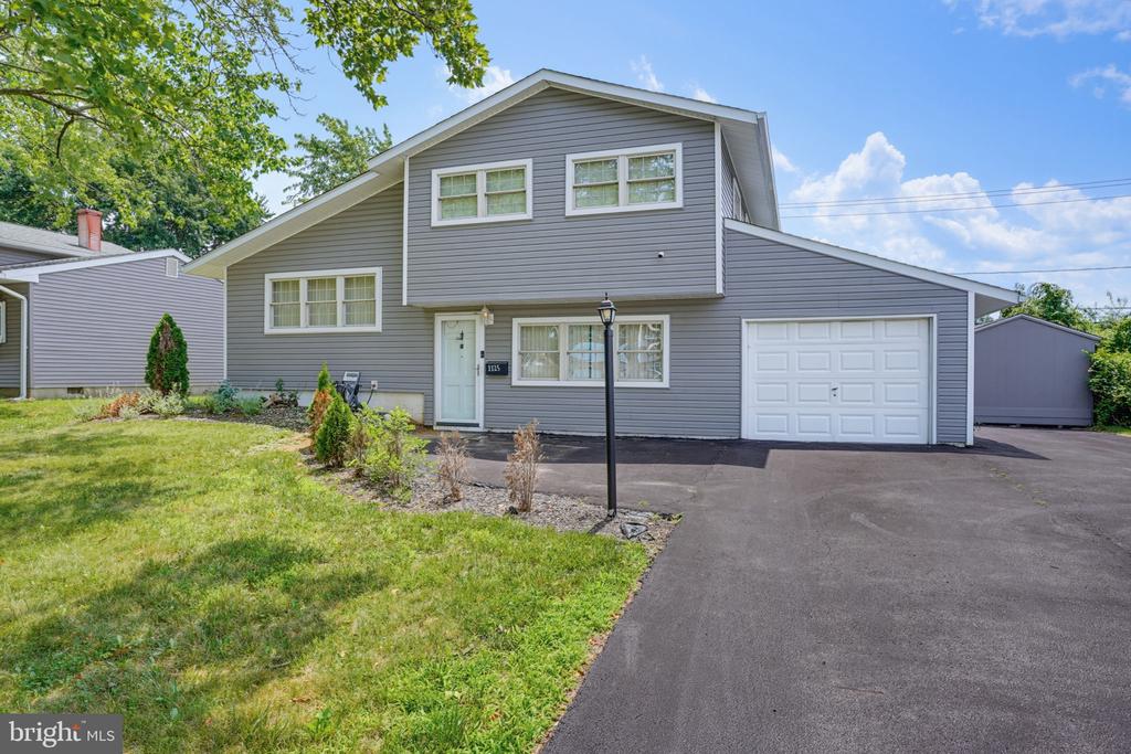 1125 GREENTREE ROAD