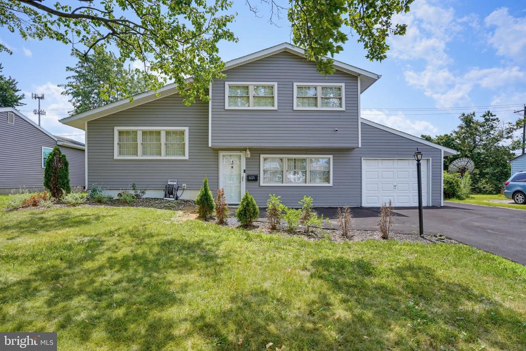 1125 GREENTREE ROAD