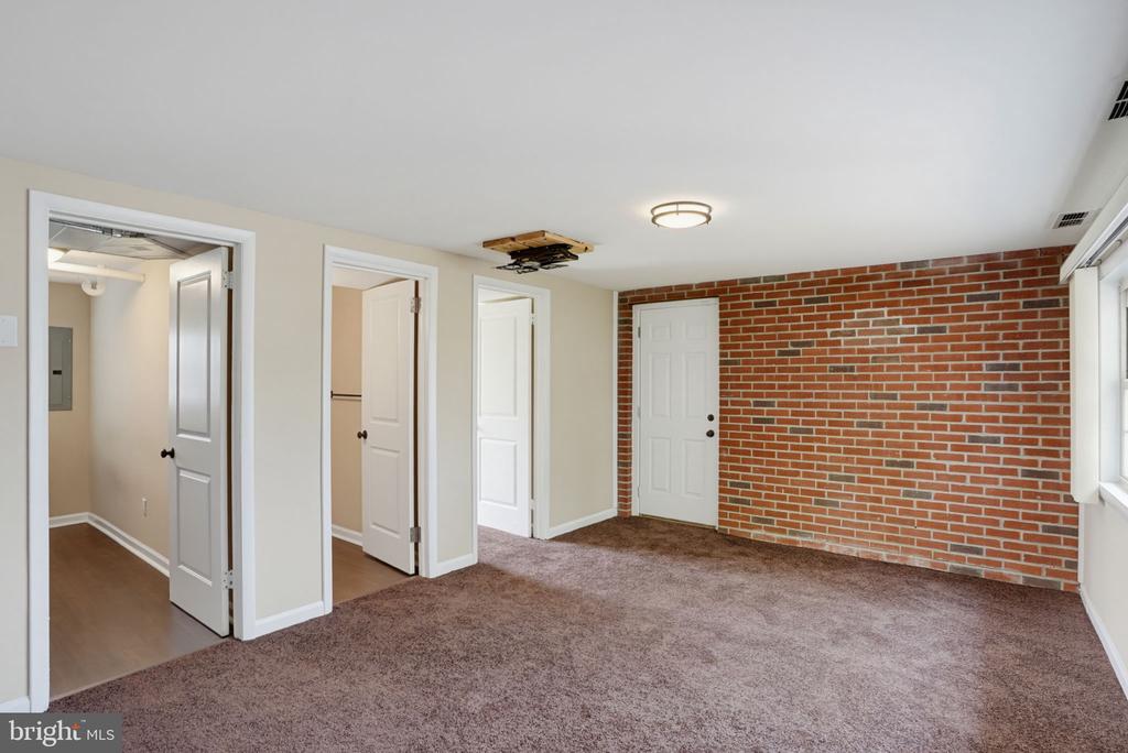 1125 GREENTREE ROAD