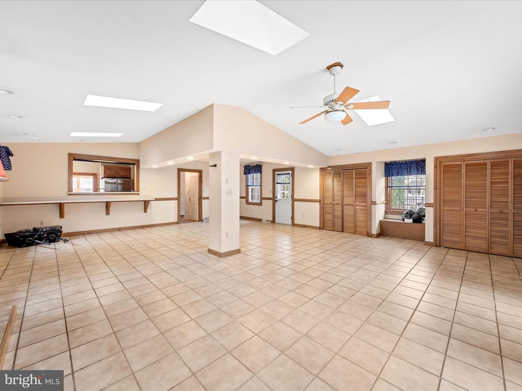 6 W CLARKE AVENUE