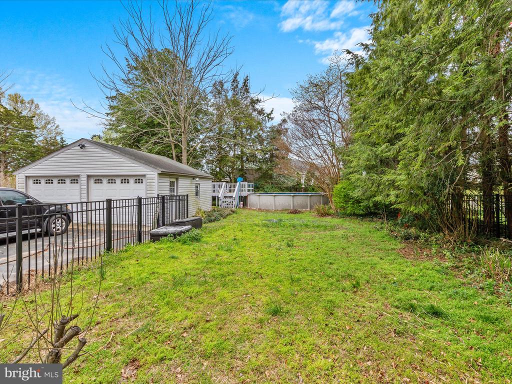 6 W CLARKE AVENUE