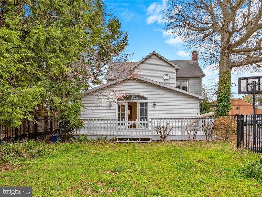 6 W CLARKE AVENUE