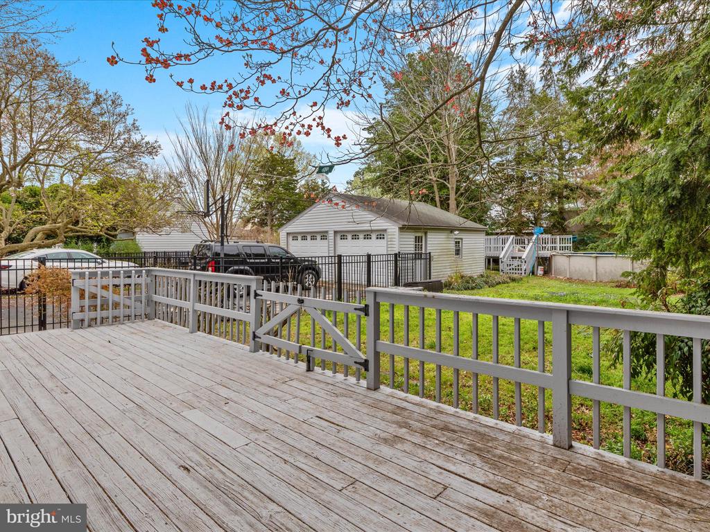 6 W CLARKE AVENUE