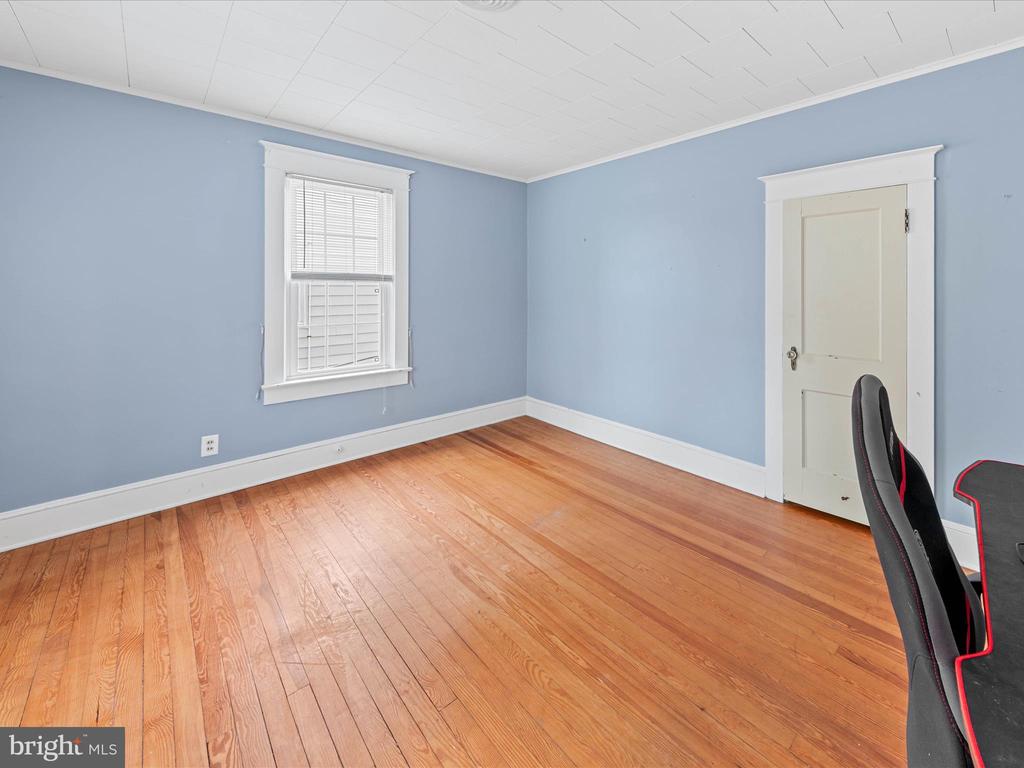 6 W CLARKE AVENUE
