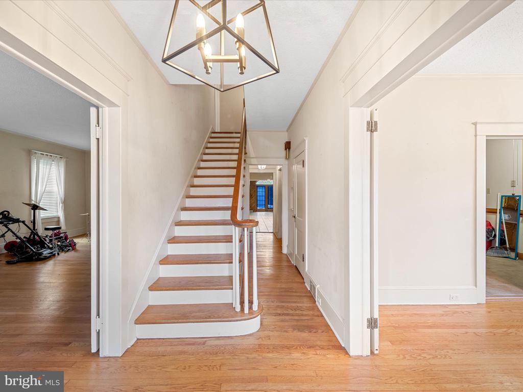 6 W CLARKE AVENUE