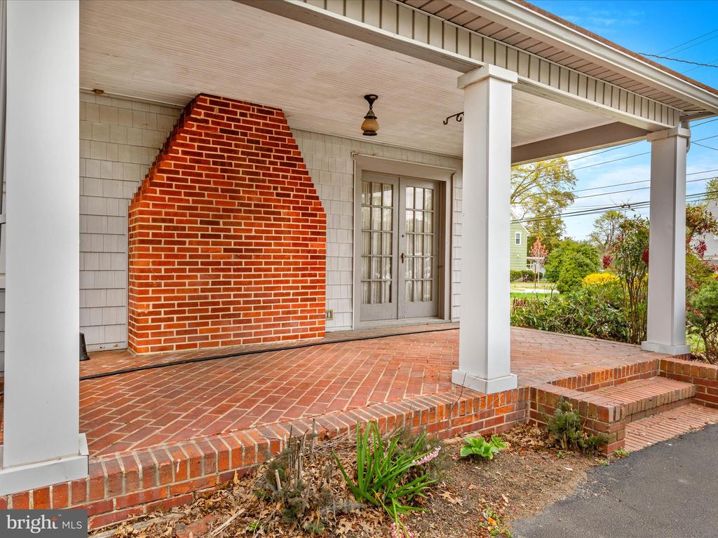 6 W CLARKE AVENUE