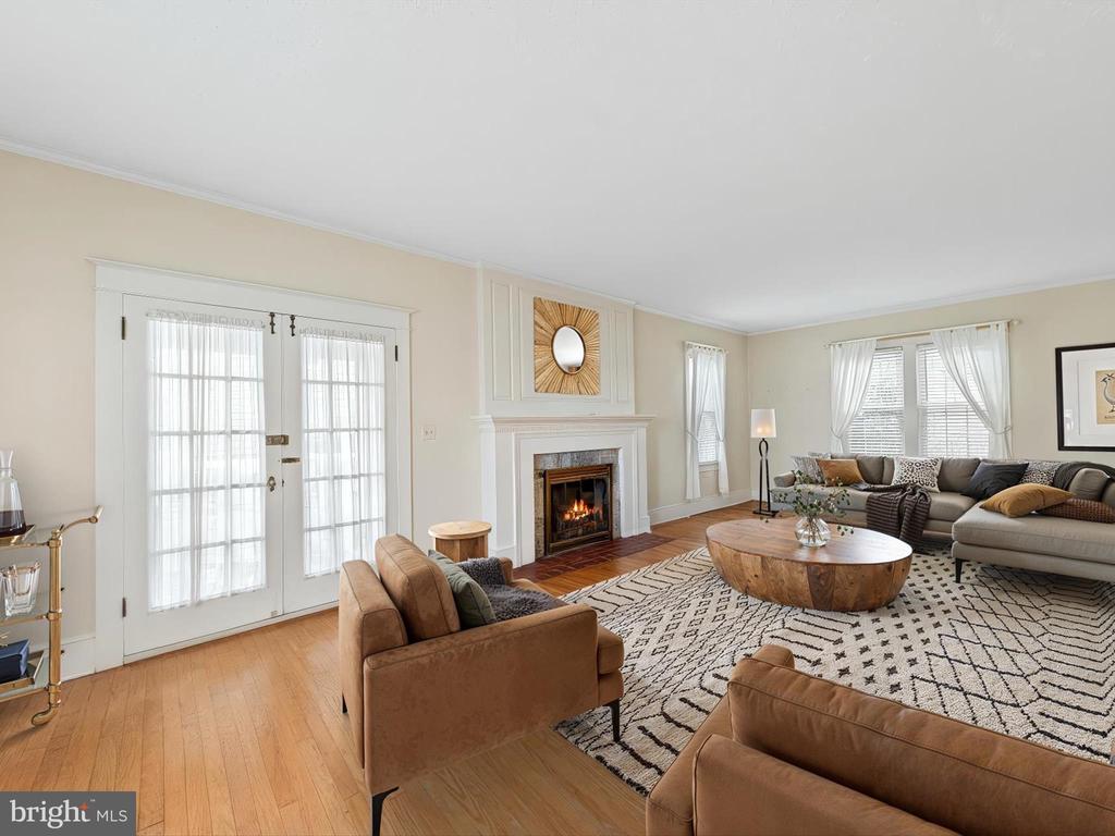 6 W CLARKE AVENUE