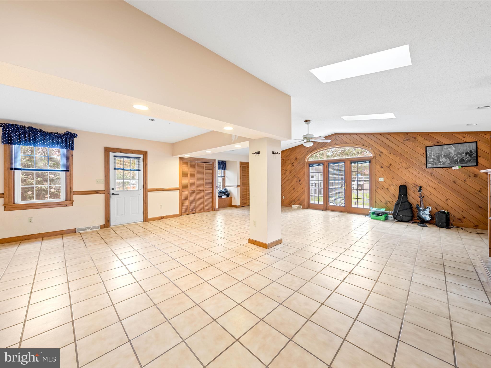 6 W CLARKE AVENUE