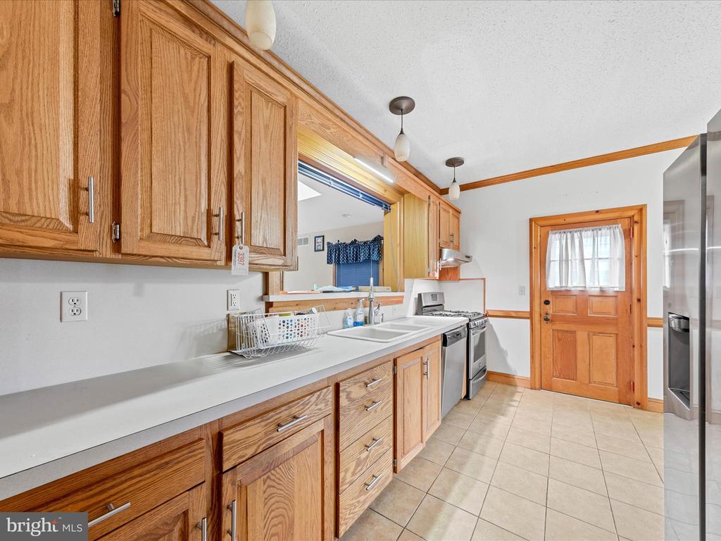 6 W CLARKE AVENUE