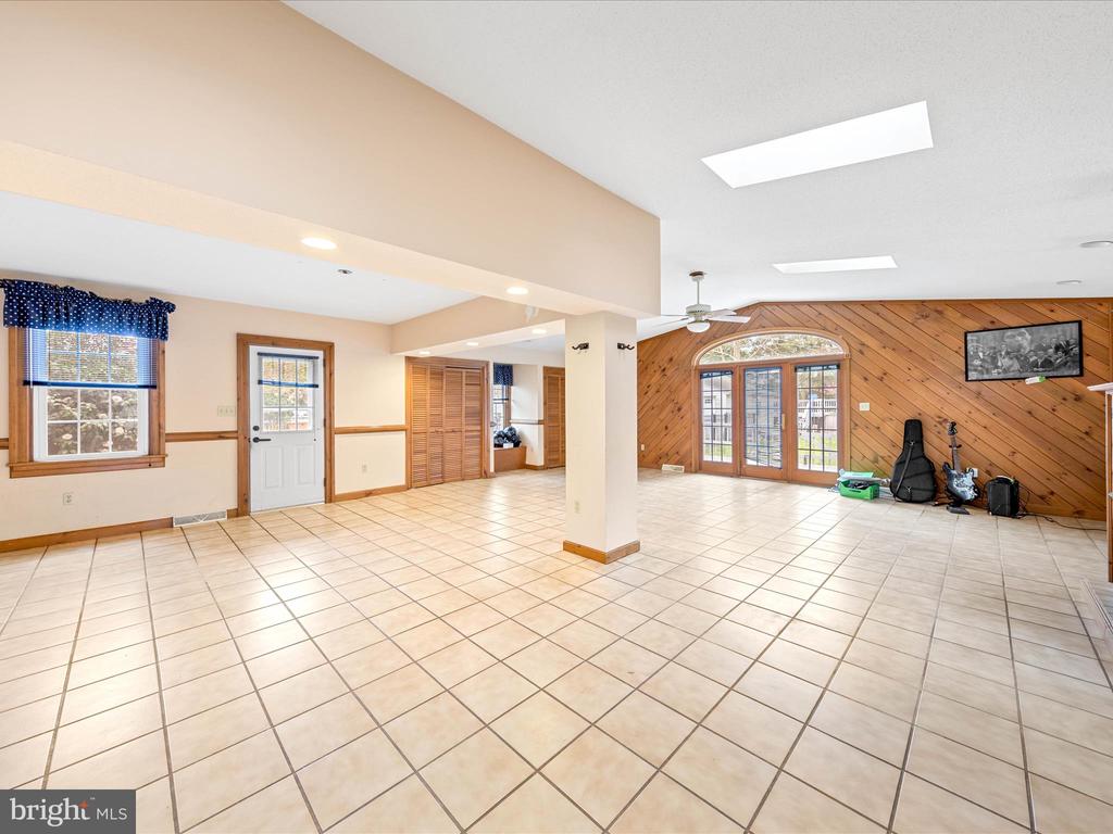 6 W CLARKE AVENUE
