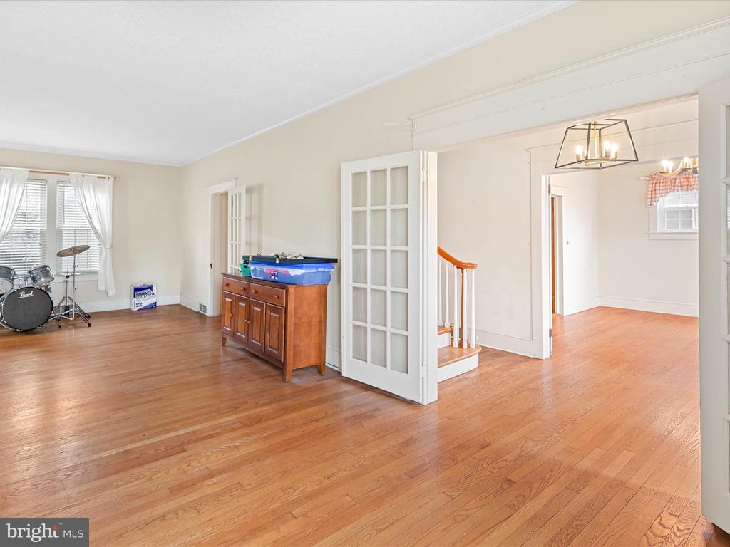 6 W CLARKE AVENUE