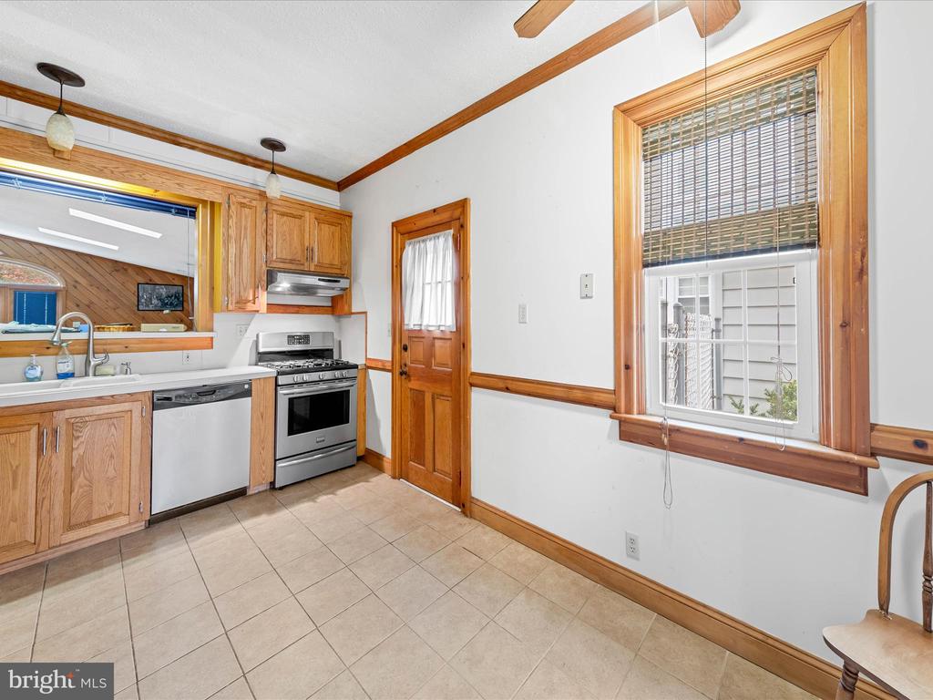 6 W CLARKE AVENUE
