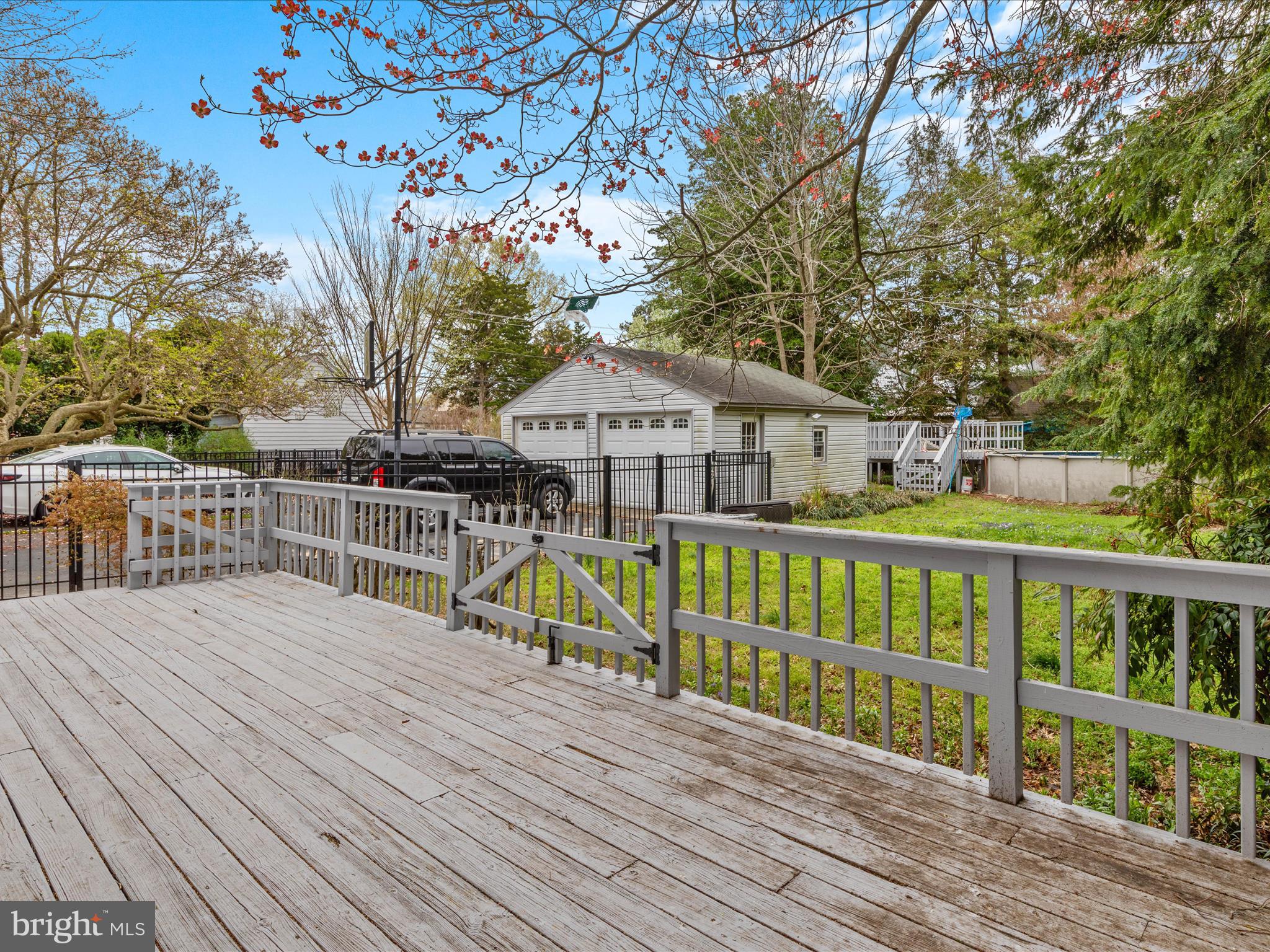 6 W CLARKE AVENUE