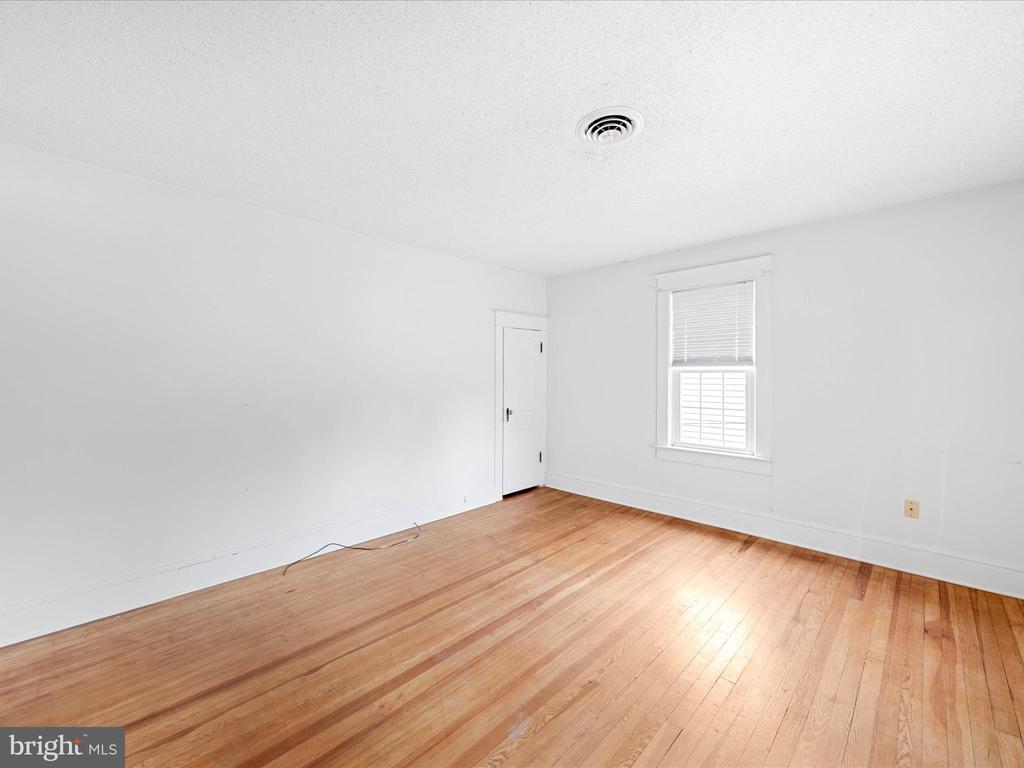 6 W CLARKE AVENUE