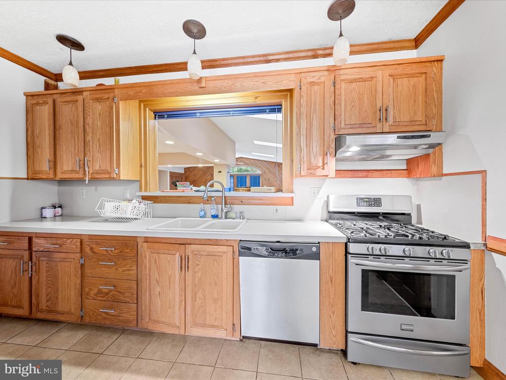 6 W CLARKE AVENUE