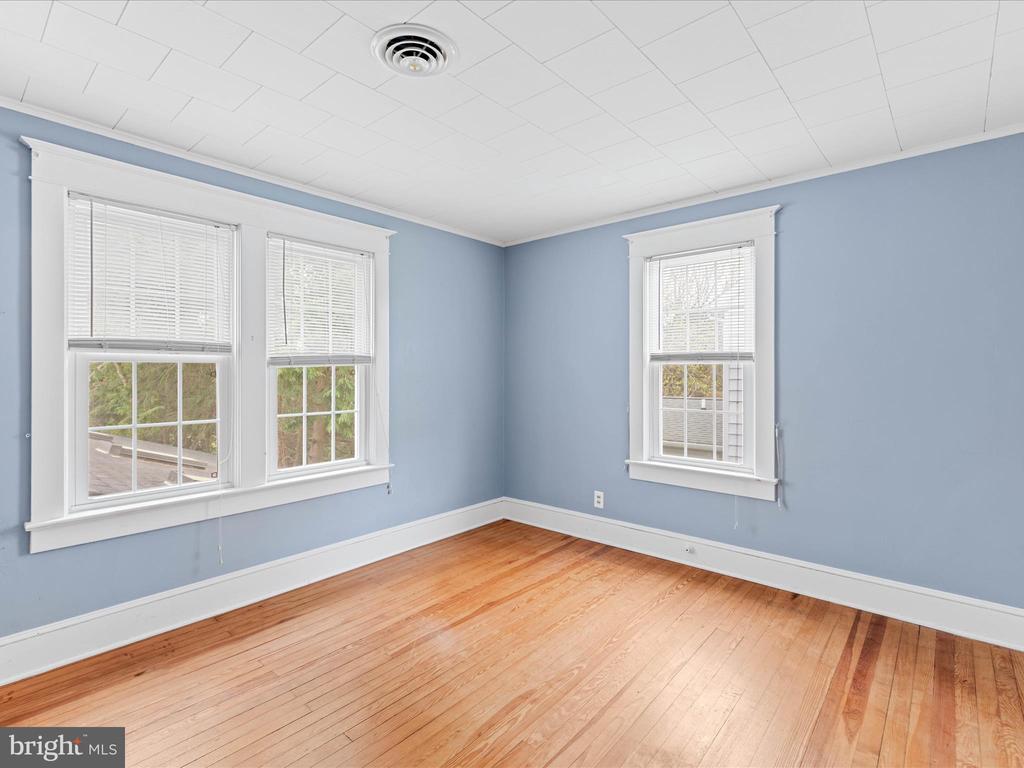 6 W CLARKE AVENUE