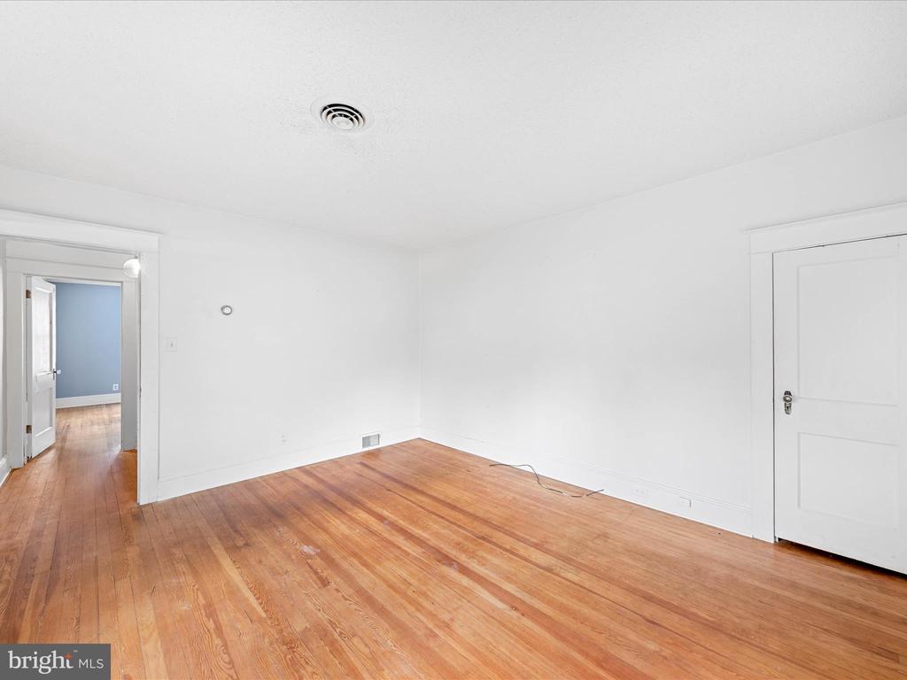 6 W CLARKE AVENUE
