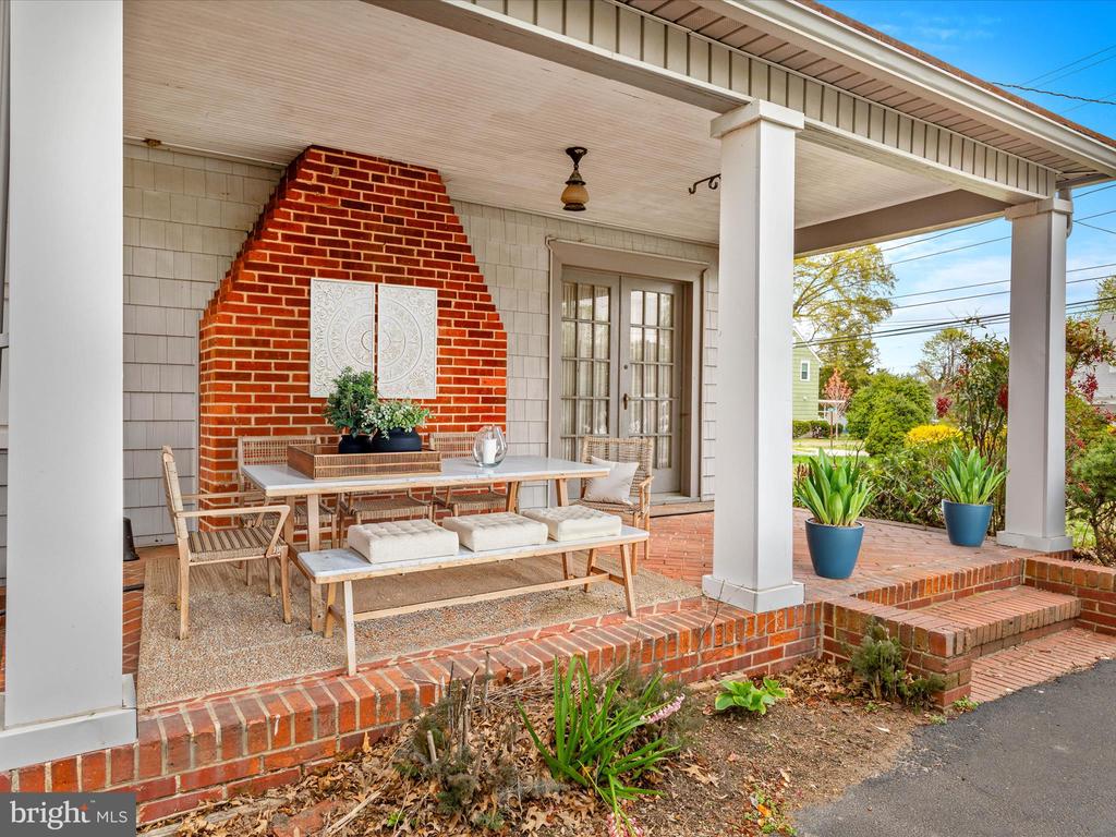6 W CLARKE AVENUE