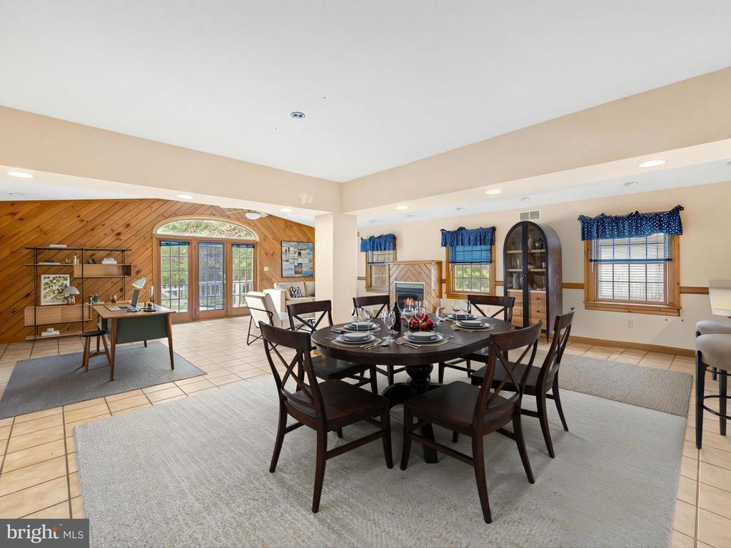 6 W CLARKE AVENUE