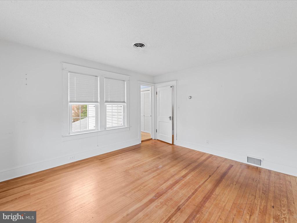 6 W CLARKE AVENUE