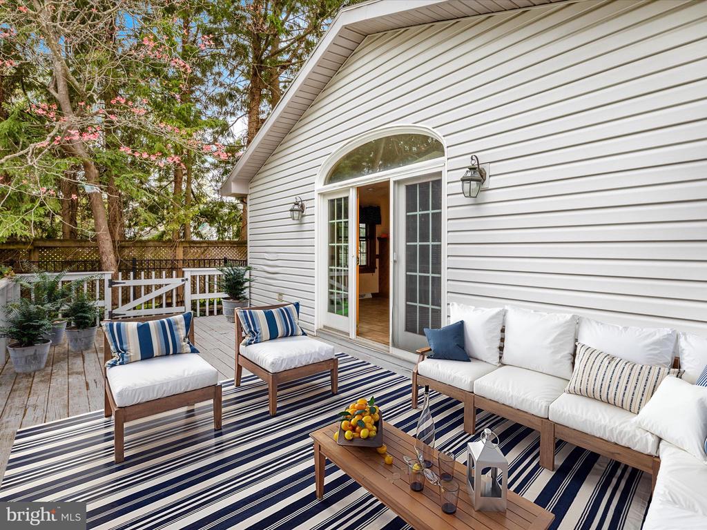 6 W CLARKE AVENUE