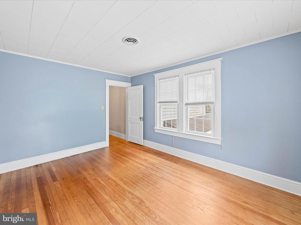 6 W CLARKE AVENUE