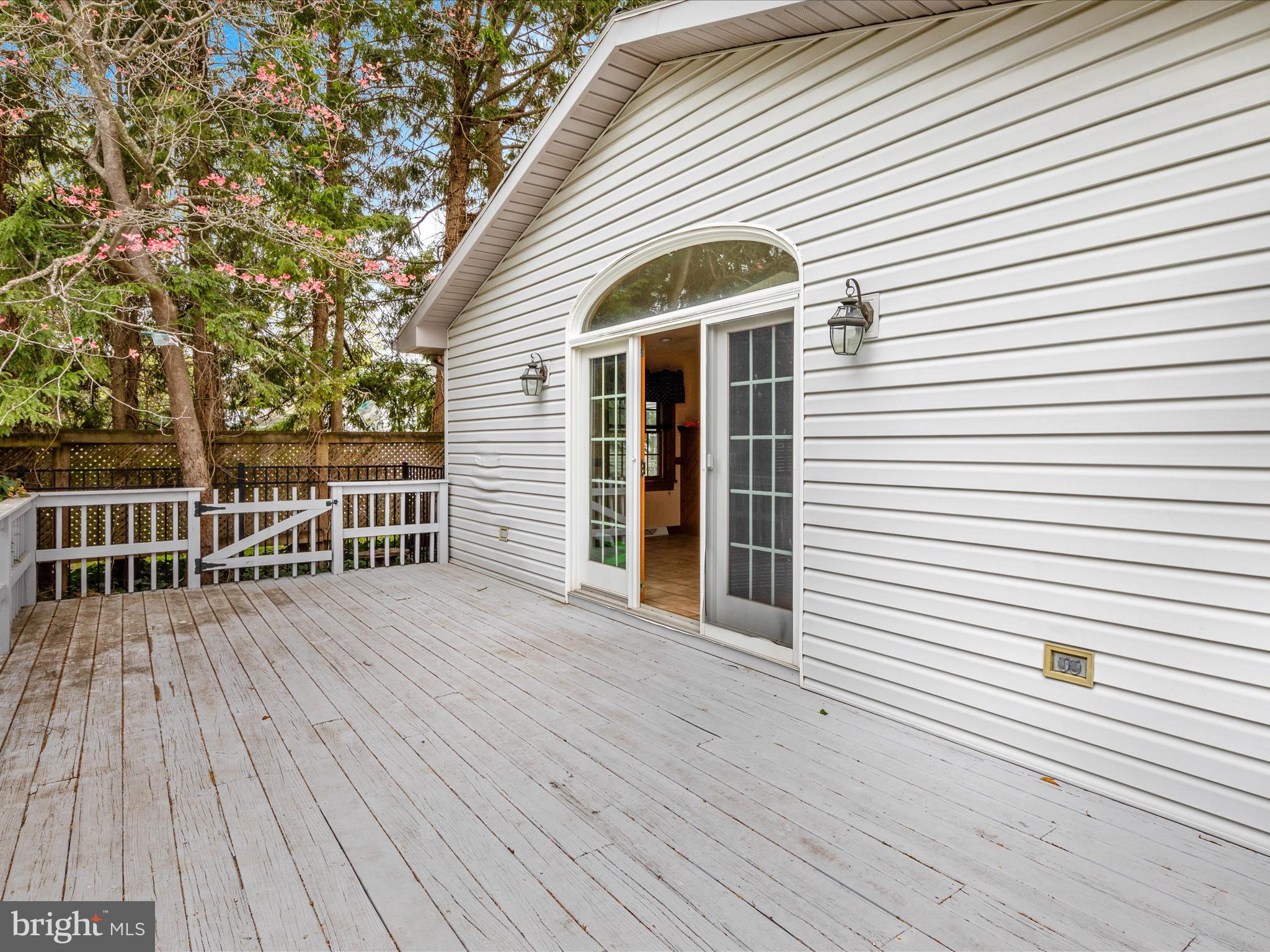 6 W CLARKE AVENUE