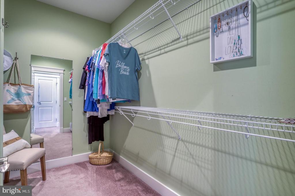36102 VIREO CIRCLE