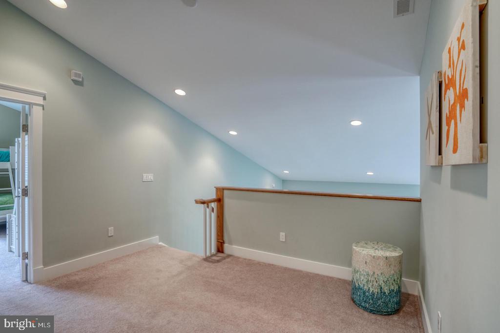 36102 VIREO CIRCLE