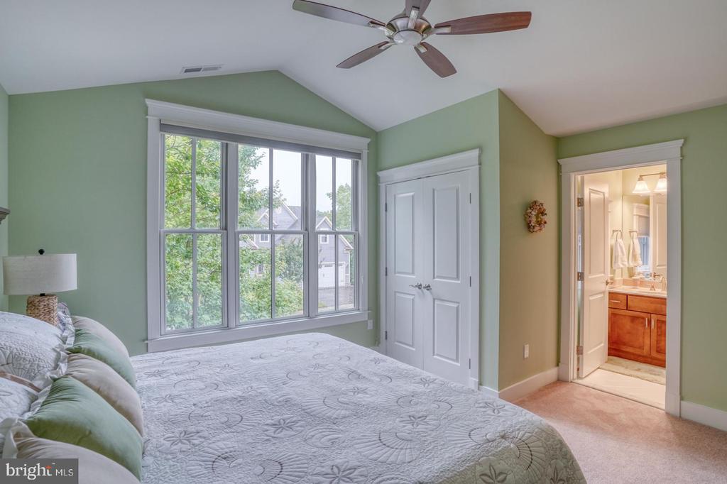 36102 VIREO CIRCLE