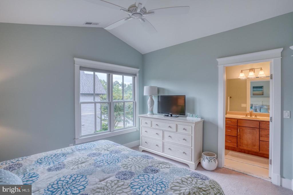 36102 VIREO CIRCLE