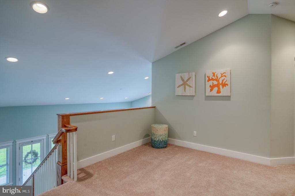36102 VIREO CIRCLE
