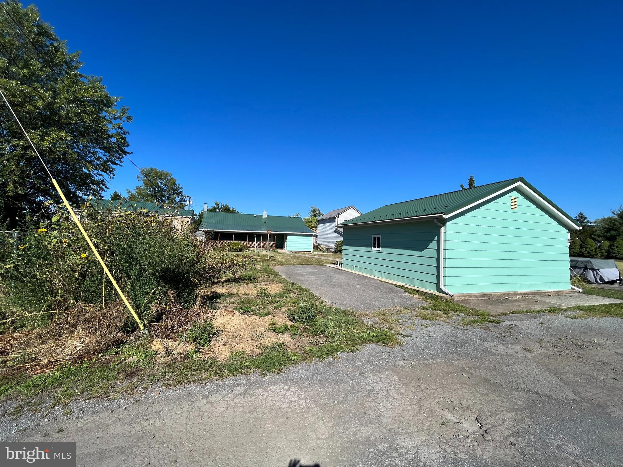 9 E ROBERTS STREET