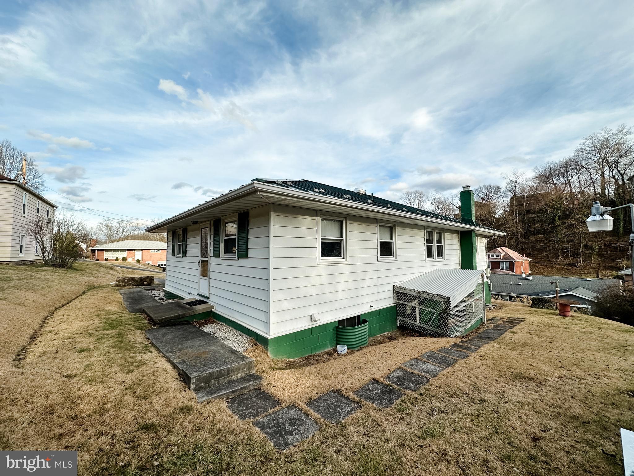 106 HIGH LANE