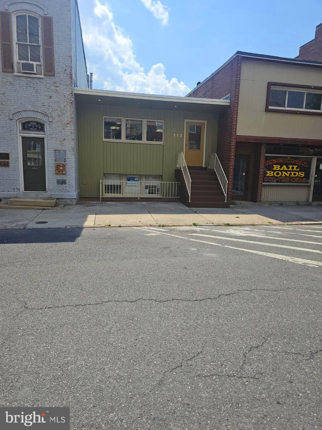 113 S CENTRE STREET