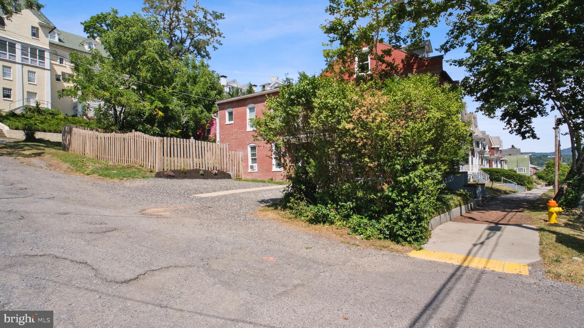 555 GREENE STREET