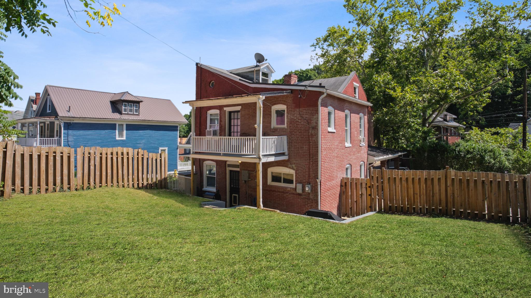 555 GREENE STREET