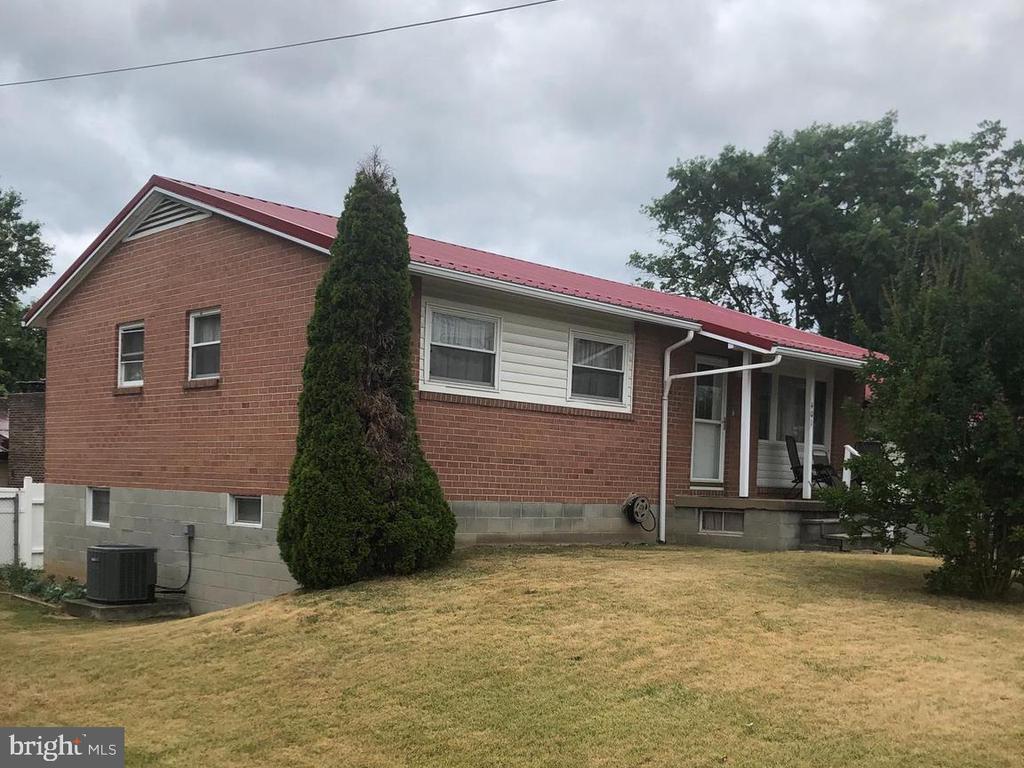 401 WEMPE DRIVE