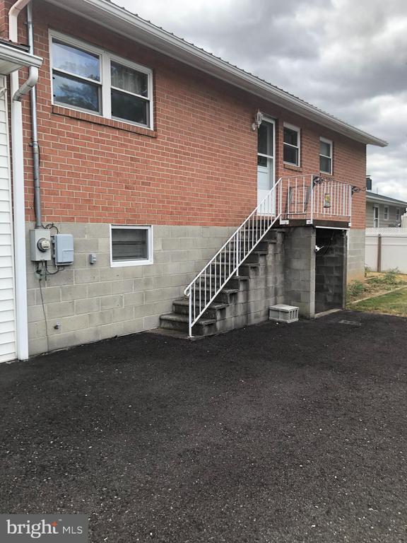 401 WEMPE DRIVE