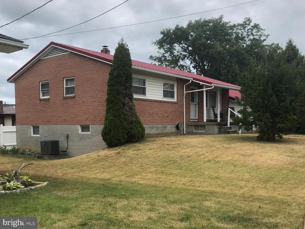 401 WEMPE DRIVE