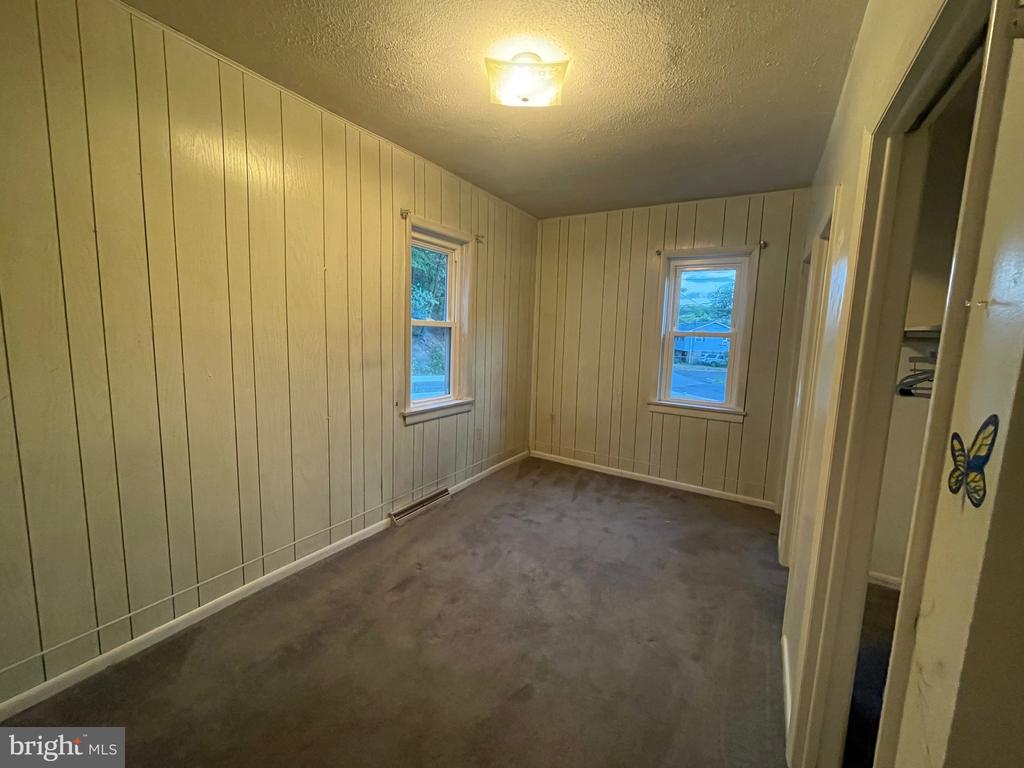 800 SHADES LANE