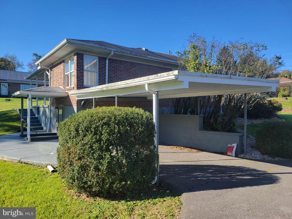 8 WALKER ROAD