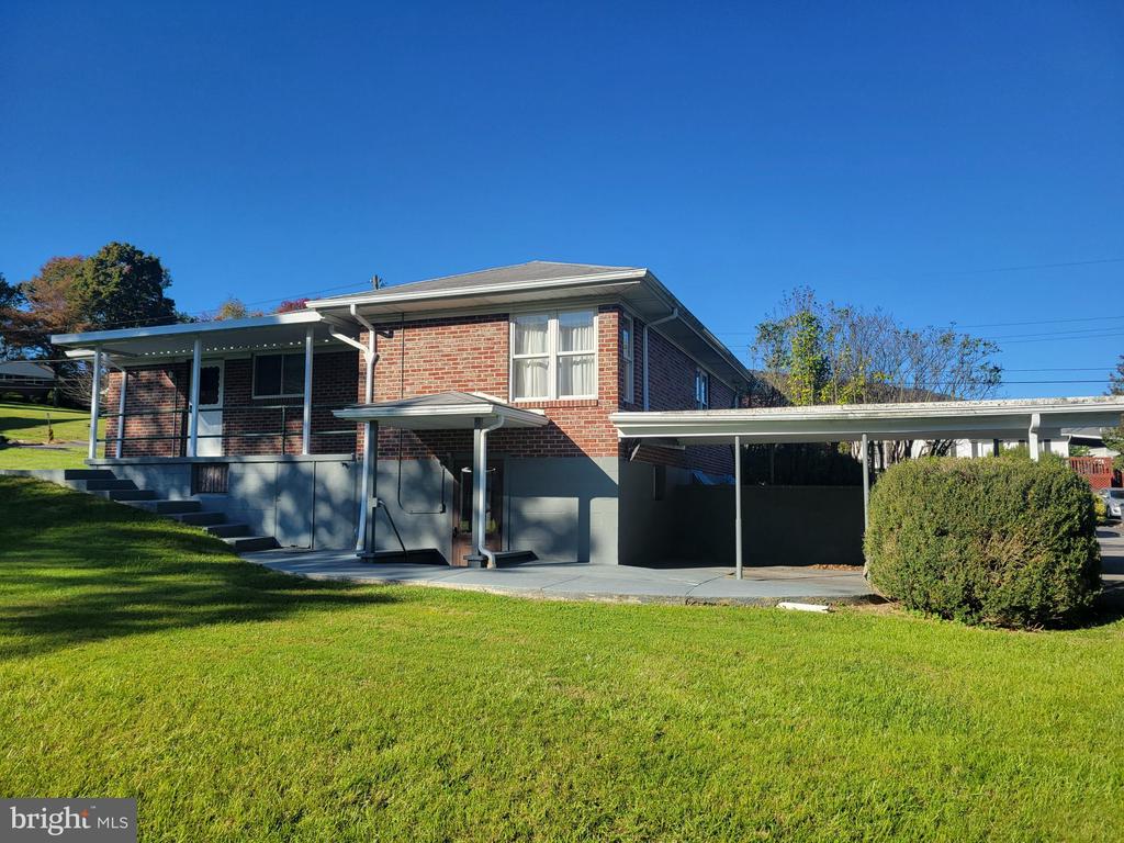 8 WALKER ROAD