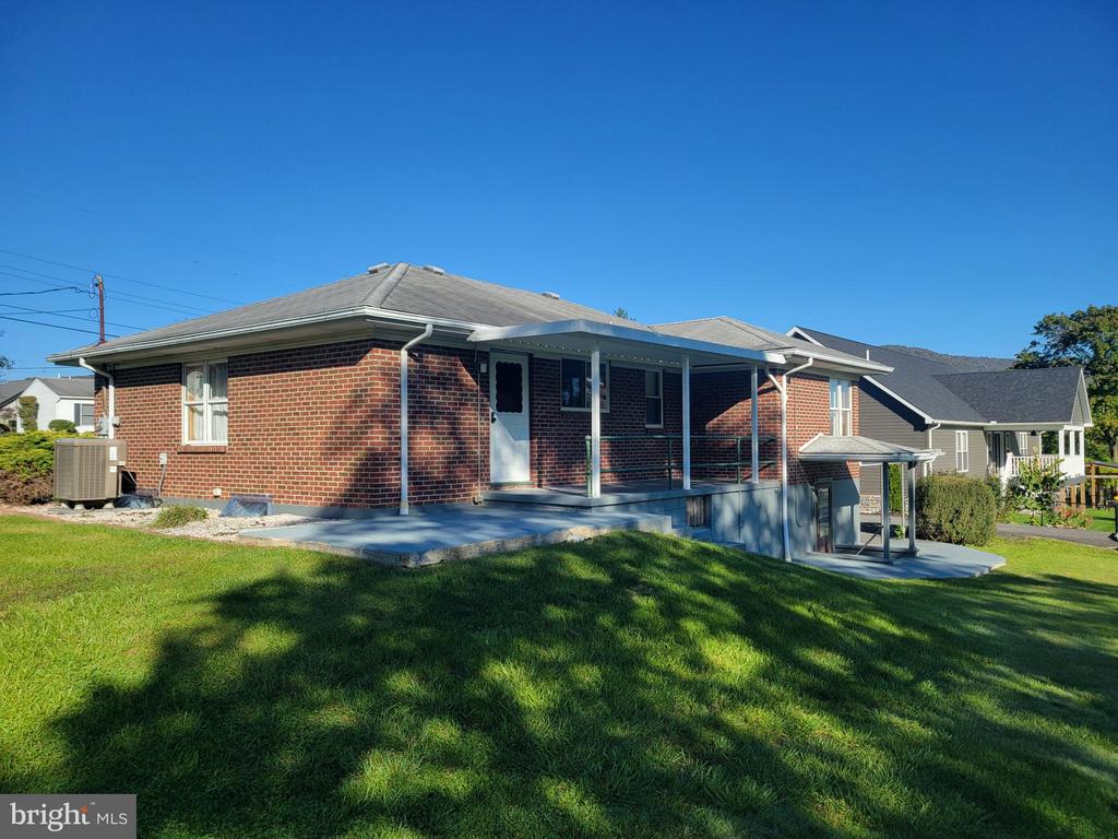 8 WALKER ROAD