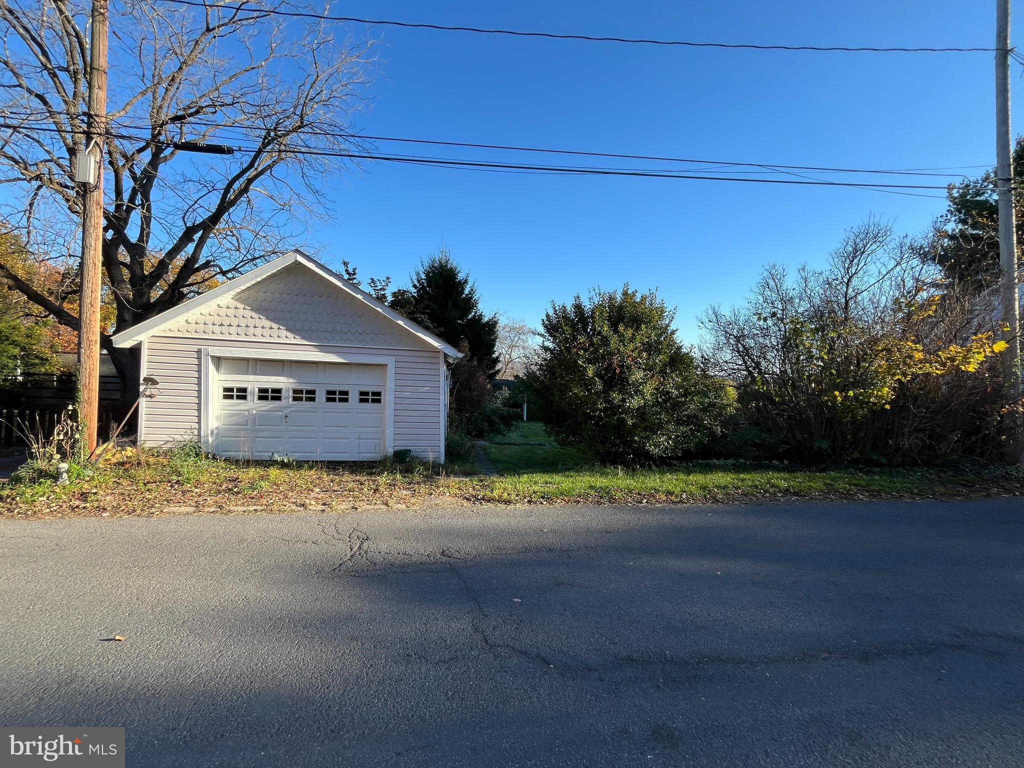 131 W COLLEGE AVENUE