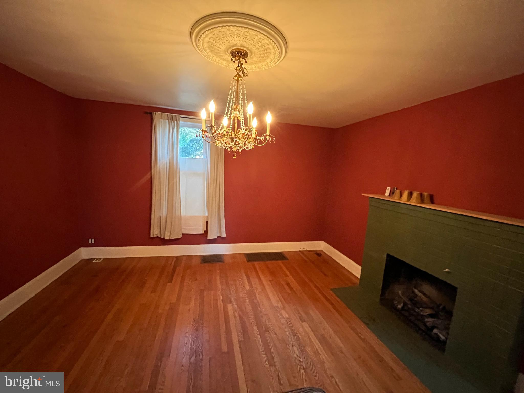131 W COLLEGE AVENUE
