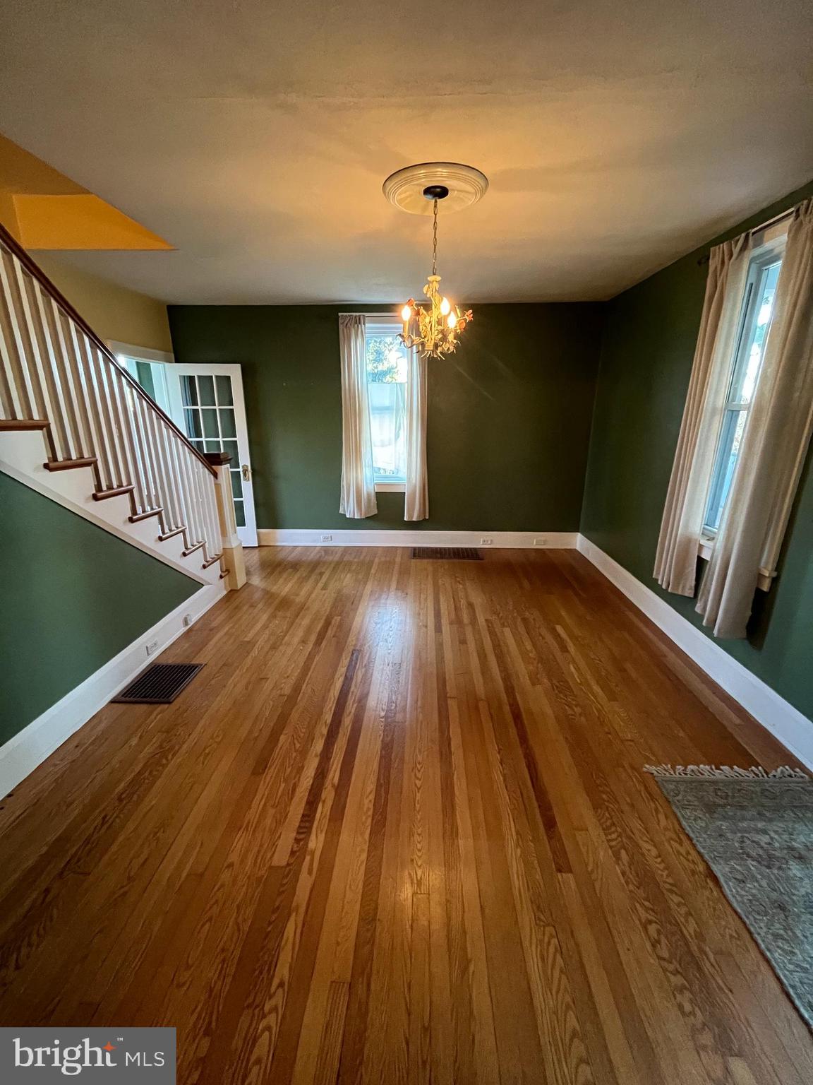 131 W COLLEGE AVENUE