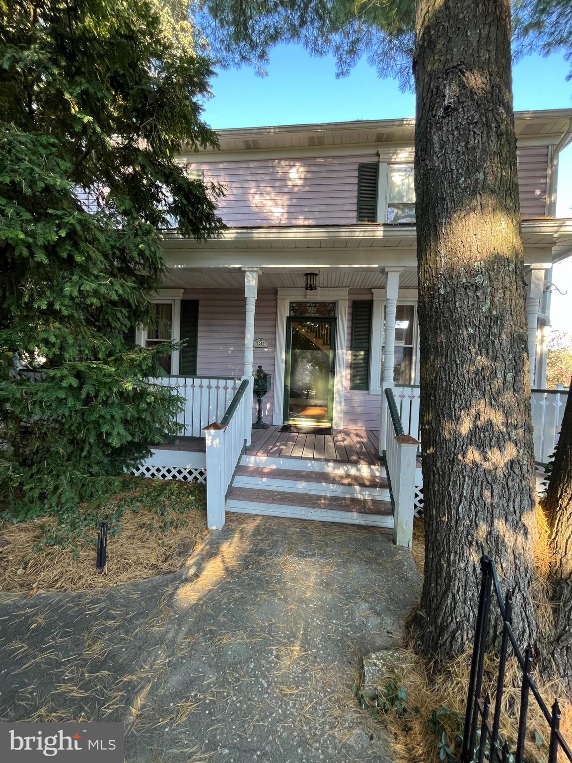 131 W COLLEGE AVENUE